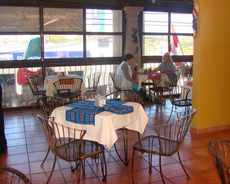 El Balcon Cocina Artesanal restaurant dinning hall